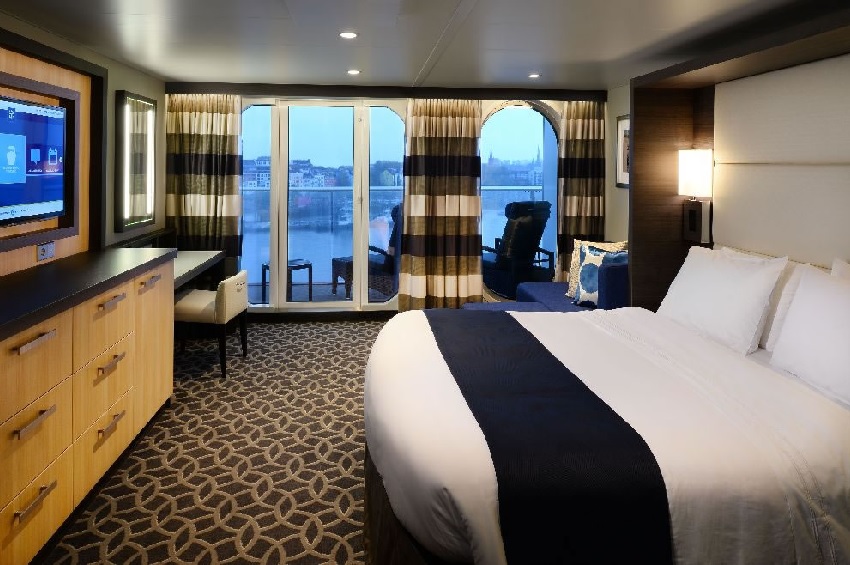 Odyssey of the Seas I Sky Junior Suite