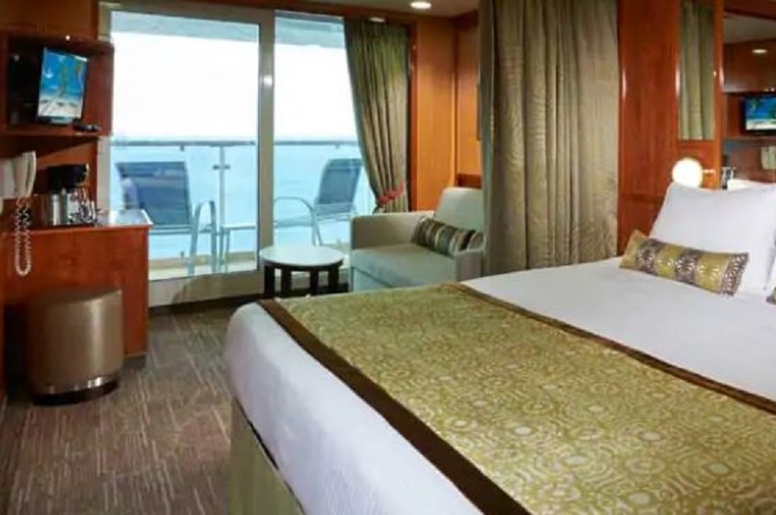 Norwegian Dawn I Club Balcony Suite 