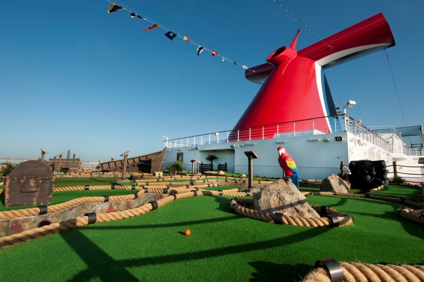 Carnival Dream I Minigolf