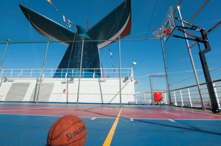 Carnival Dream I Sportplatz