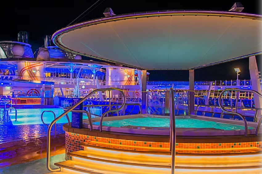 Spectrum of the Seas I Whirlpool