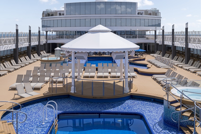 Norwegian Gem I Pool Deck