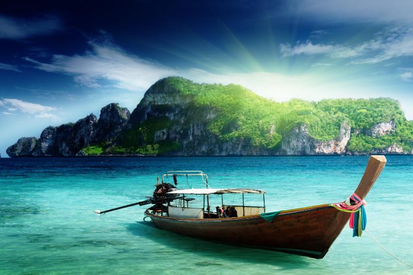 Long boat auf Phi Phi Island