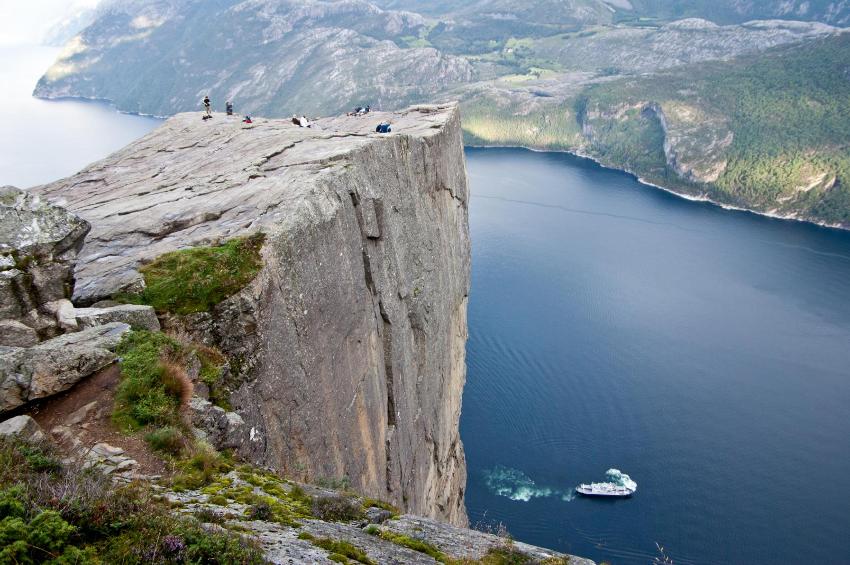 Norwegen, felsige Fjordlandschaft